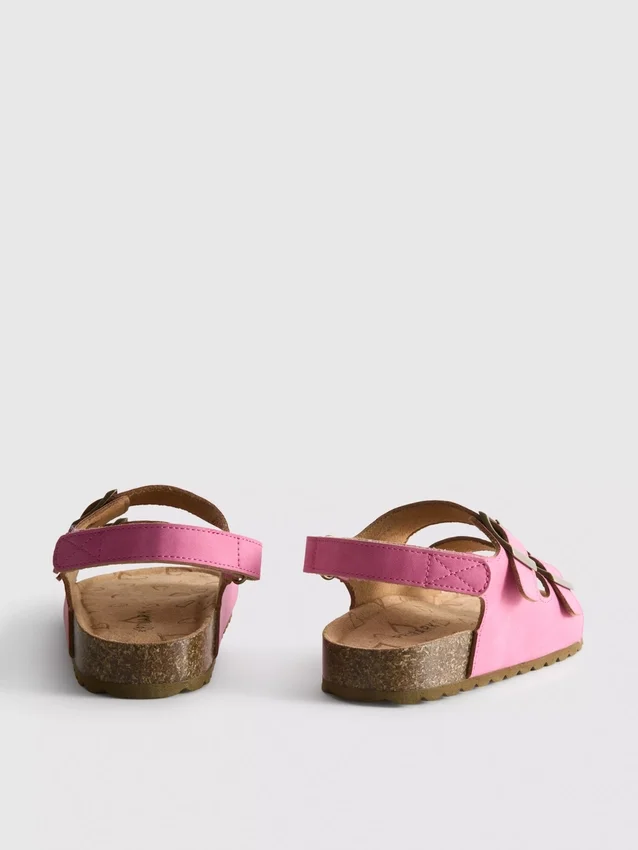 Σανδάλια slingback με διπλό λουράκι με αγκράφα