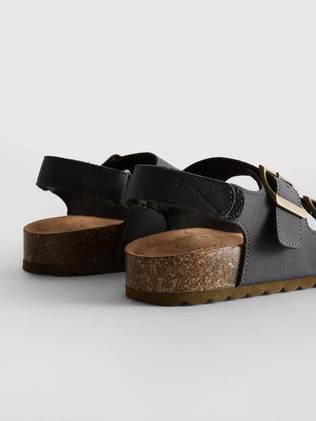 Σανδάλια slingback με διπλό λουράκι με αγκράφα