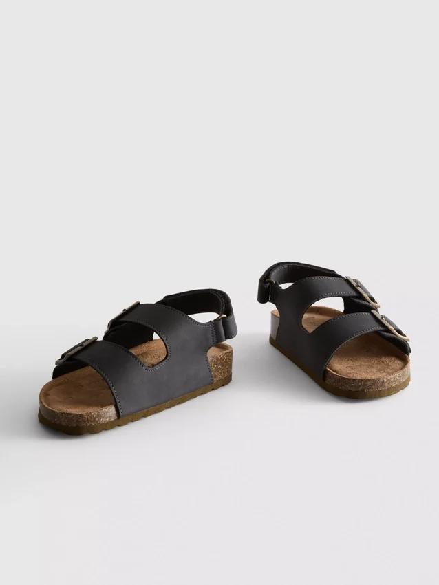 Σανδάλια slingback με διπλό λουράκι με αγκράφα
