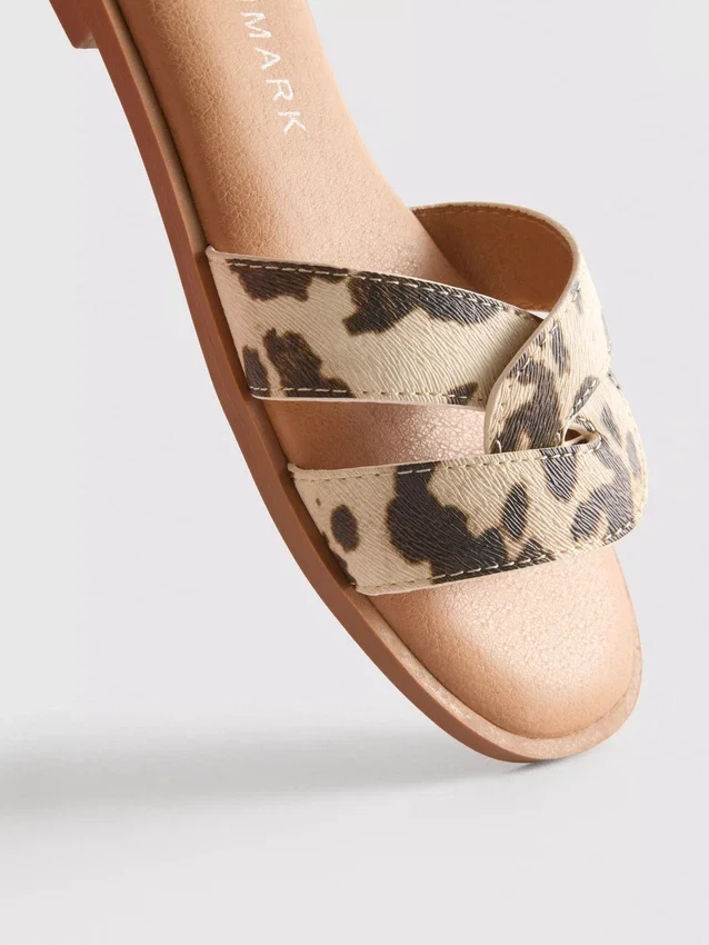 Σανδάλια τύπου μούλα με διασταυρωμένους ιμάντες