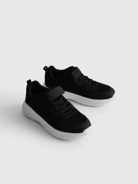 Sneakers με χαμηλό σώμα από πλέγμα
