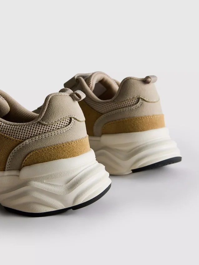 Sneakers με χοντρό πέλμα