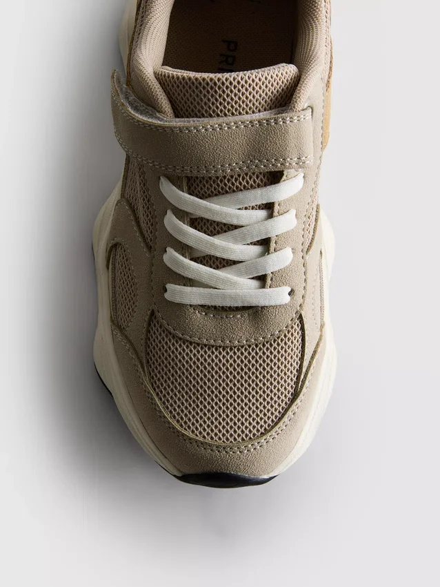 Sneakers με χοντρό πέλμα
