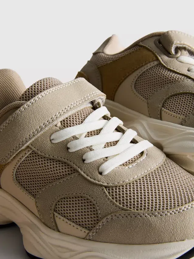 Sneakers με χοντρό πέλμα
