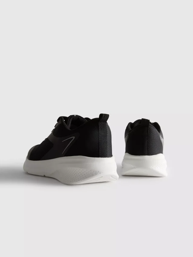 Sneakers με ενεργό πλέγμα