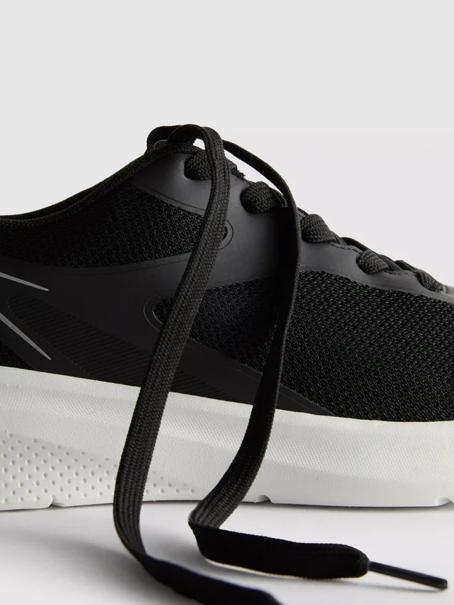 Sneakers με ενεργό πλέγμα