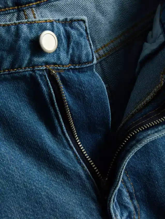 Σορτς από τζιν με πτυχώσεις και φαρδιά γραμμή, με υψηλή περιεκτικότητα σε βαμβάκι