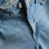 Σορτς-μπερμούδες από τζιν με ακατέργαστο στρίφωμα