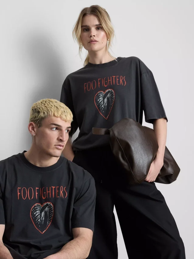 T-shirt με σχέδιο Foo Fighters