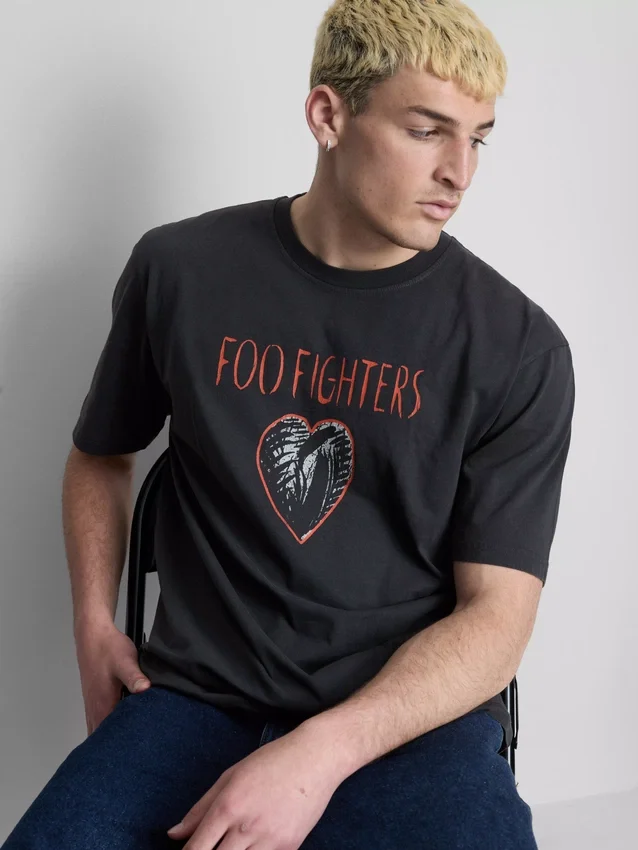 T-shirt με σχέδιο Foo Fighters