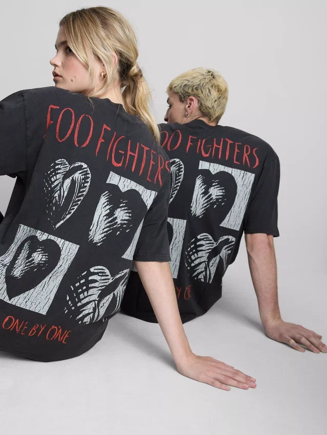T-shirt με σχέδιο Foo Fighters