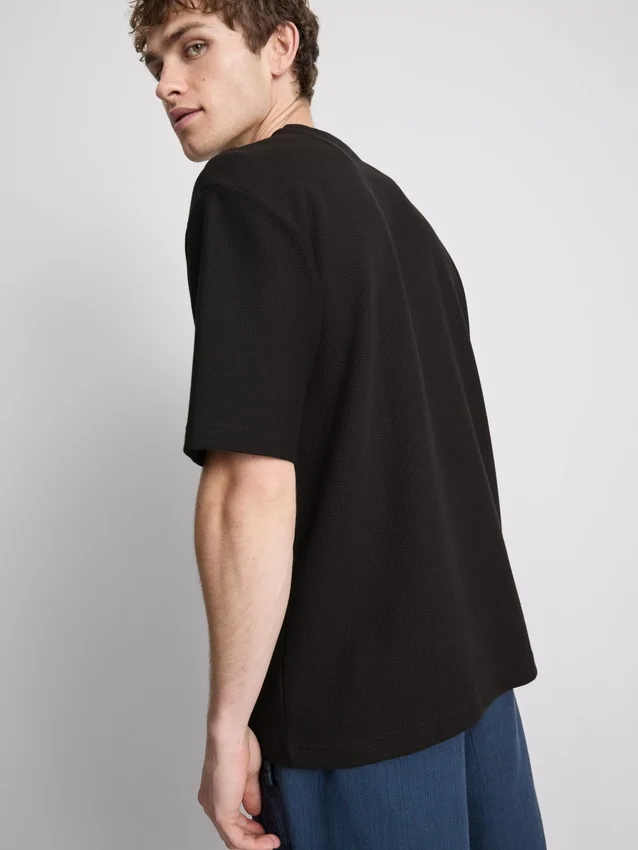 T-shirt με υφή και ευρύχωρο κόψιμο