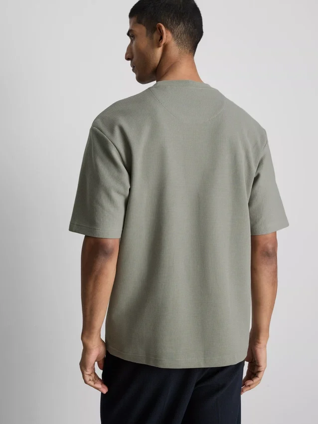 T-shirt με υφή και ευρύχωρο κόψιμο