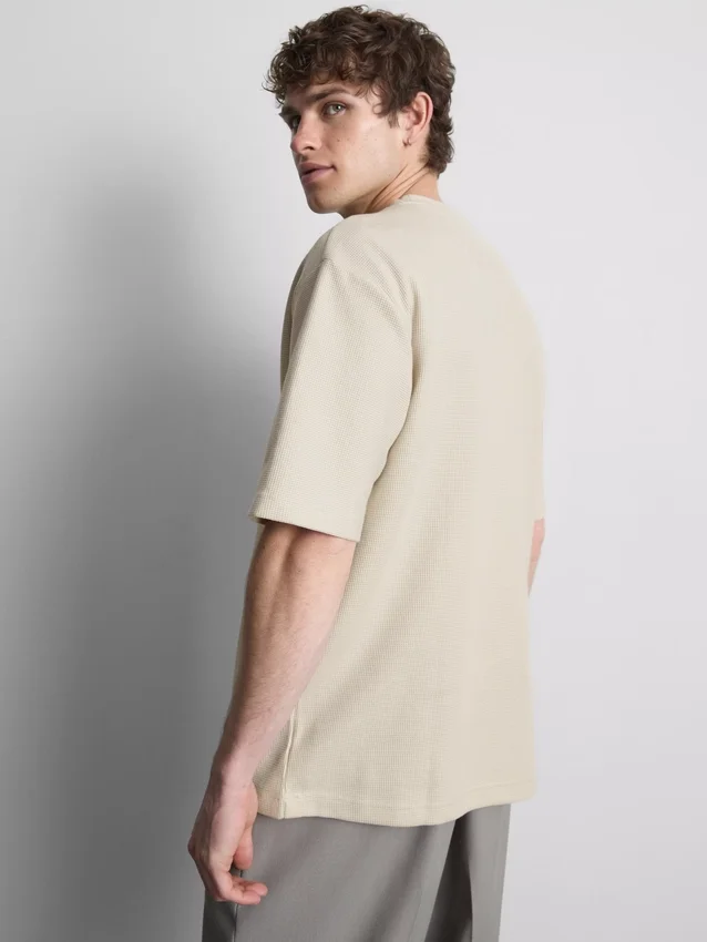 T-shirt με υφή και ευρύχωρο κόψιμο