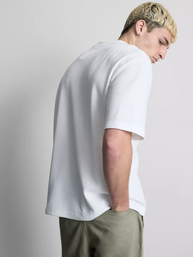 T-shirt με υφή και ευρύχωρο κόψιμο