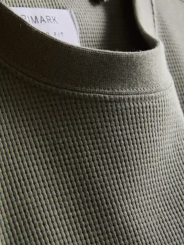 T-shirt με υφή και ευρύχωρο κόψιμο