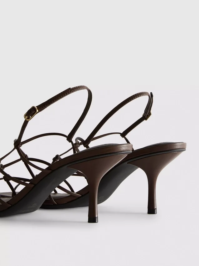 Τα σανδάλια με πλεκτό τακούνι στιλέτο της συλλογής The Edit