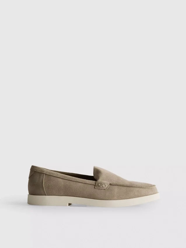 Τα slip-on loafers της συλλογής The Edit