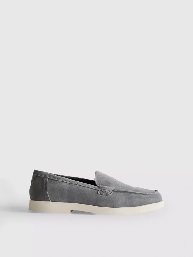 Τα slip-on loafers της συλλογής The Edit