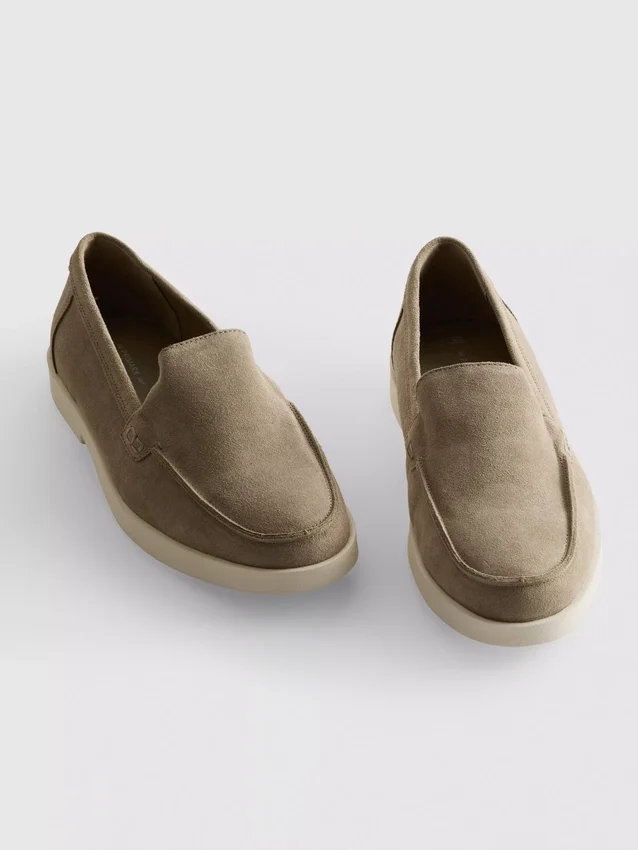 Τα slip-on loafers της συλλογής The Edit