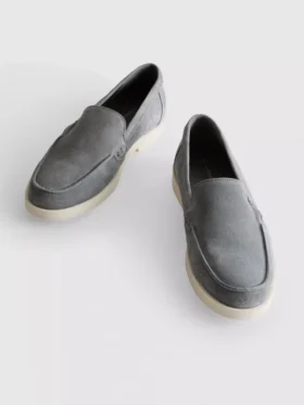 Τα slip-on loafers της συλλογής The Edit