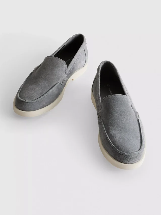 Τα slip-on loafers της συλλογής The Edit