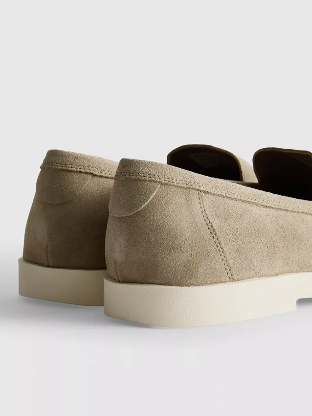 Τα slip-on loafers της συλλογής The Edit