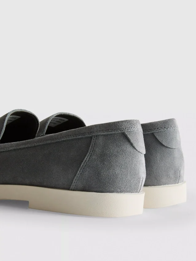 Τα slip-on loafers της συλλογής The Edit