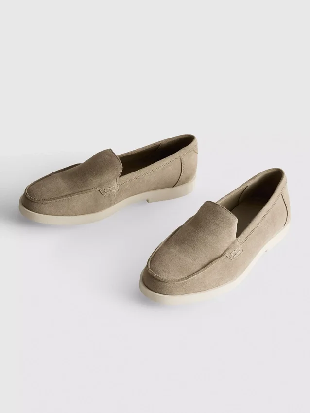 Τα slip-on loafers της συλλογής The Edit