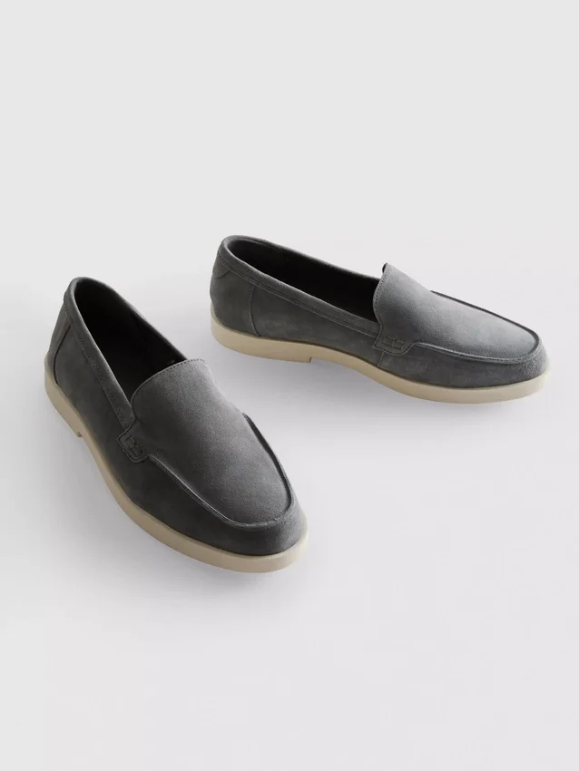 Τα slip-on loafers της συλλογής The Edit
