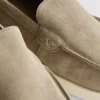 Τα slip-on loafers της συλλογής The Edit