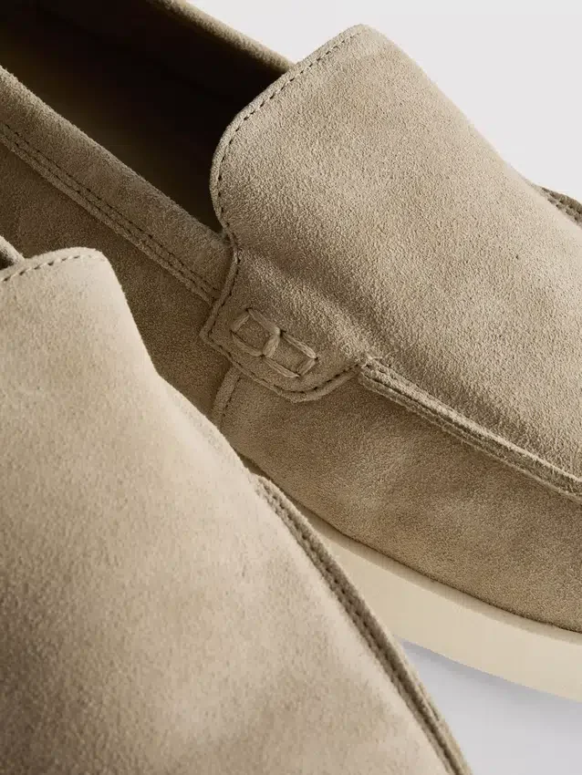 Τα slip-on loafers της συλλογής The Edit