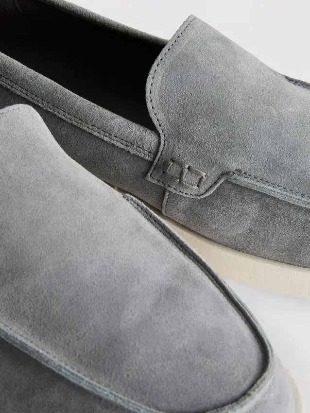 Τα slip-on loafers της συλλογής The Edit