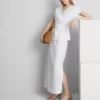 The Edit λινό μπλουζάκι με V-neck και περιτύλιξη