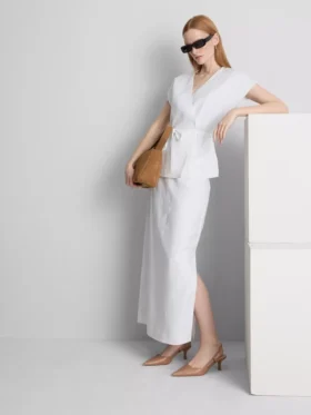 The Edit λινό μπλουζάκι με V-neck και περιτύλιξη