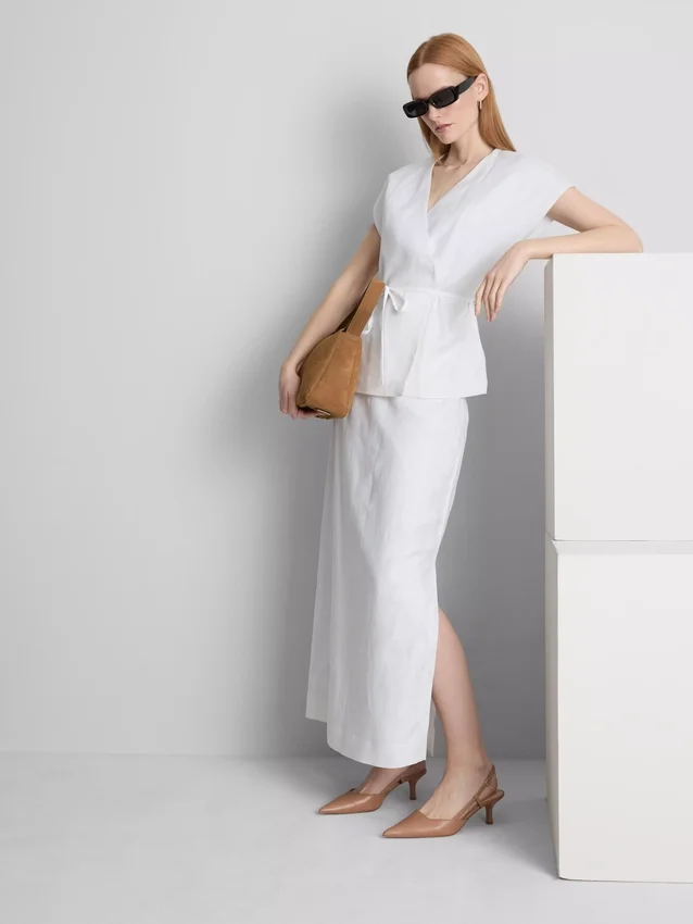 The Edit λινό μπλουζάκι με V-neck και περιτύλιξη