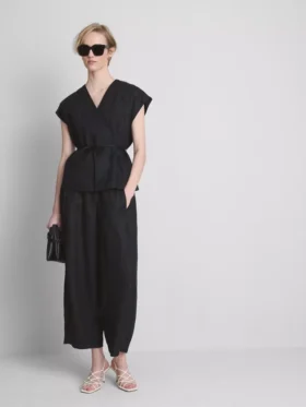 The Edit λινό μπλουζάκι με V-neck και περιτύλιξη