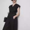 The Edit λινό μπλουζάκι με V-neck και περιτύλιξη
