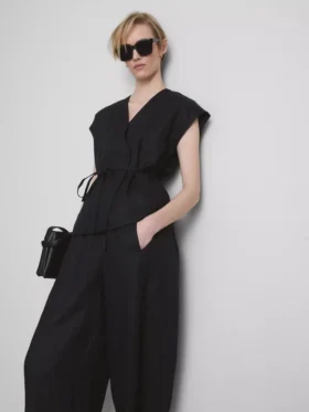 The Edit λινό μπλουζάκι με V-neck και περιτύλιξη