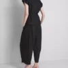 The Edit λινό μπλουζάκι με V-neck και περιτύλιξη