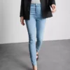Το απόλυτο skinny τζιν με ψηλή μέση