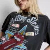 Το φορέμα-μπλουζάκι με το γραφικό των Rolling Stones