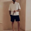 Το κοντομάνικο σορτς «The Edit» από κεντημένο βαμβάκι