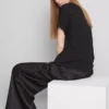 Το μπλουζάκι «The Edit» με λεπτομέρειες στις ραφές
