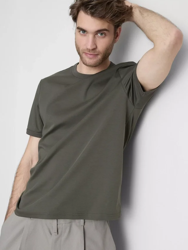 Το T-shirt «The Edit» με στενή εφαρμογή και μερσεριζέ ύφασμα