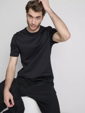 Το T-shirt «The Edit» με στενή εφαρμογή και μερσεριζέ ύφασμα