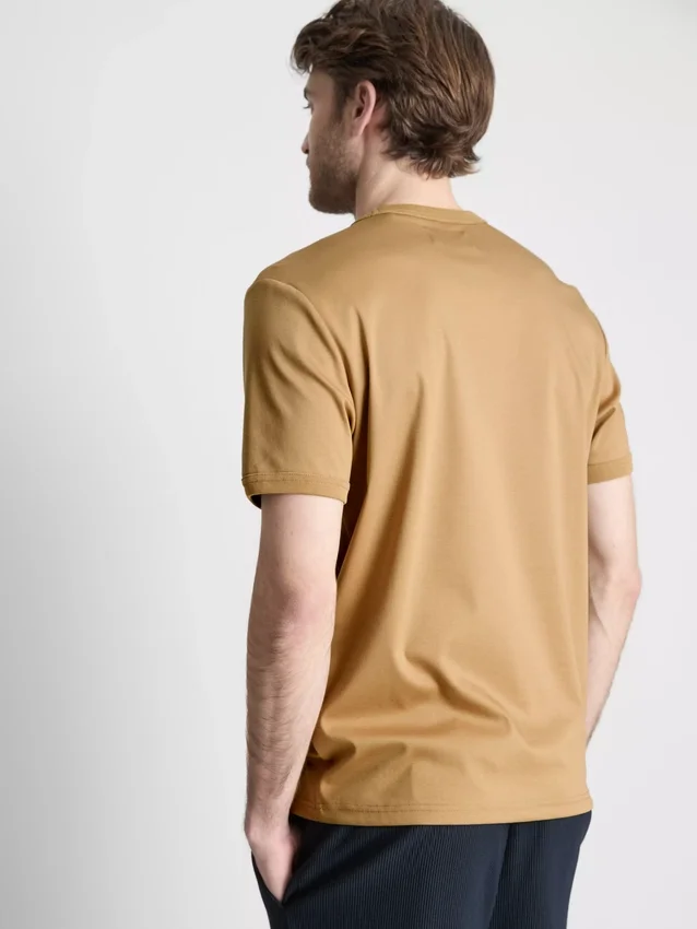 Το T-shirt «The Edit» με στενή εφαρμογή και μερσεριζέ ύφασμα