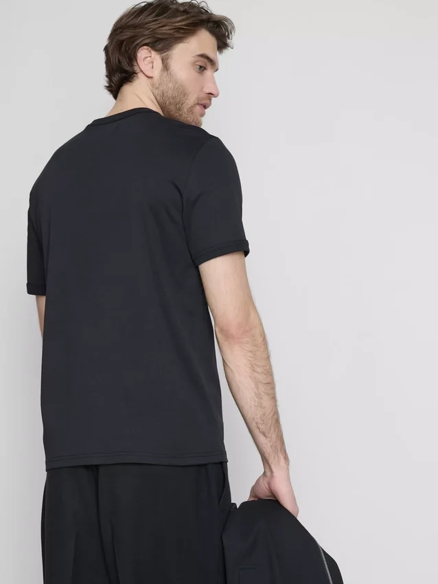 Το T-shirt «The Edit» με στενή εφαρμογή και μερσεριζέ ύφασμα