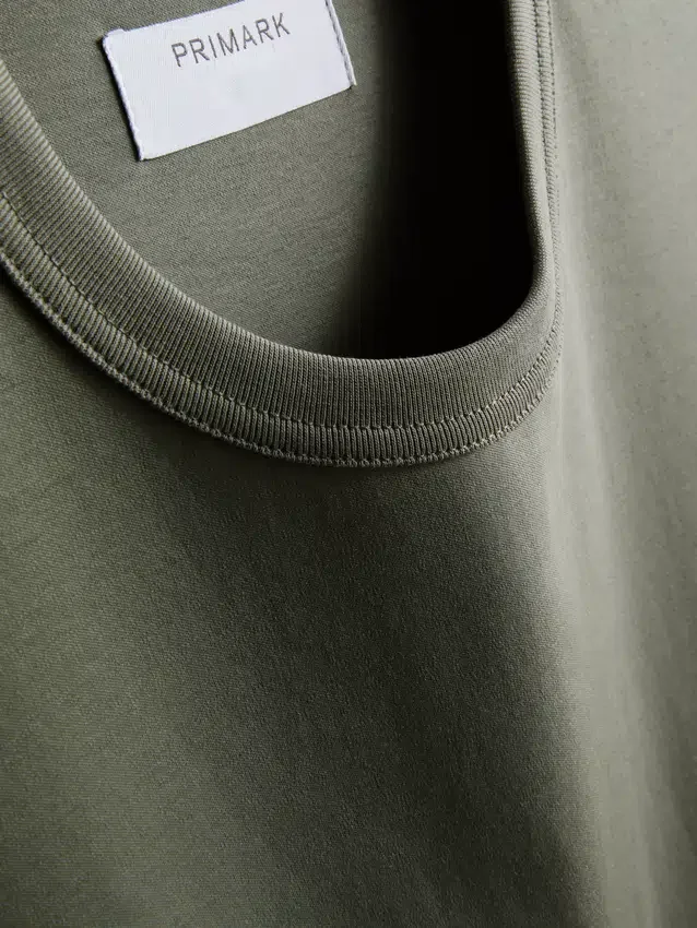 Το T-shirt «The Edit» με στενή εφαρμογή και μερσεριζέ ύφασμα