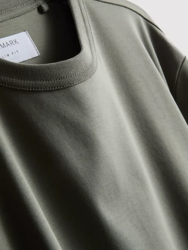 Το T-shirt «The Edit» με στενή εφαρμογή και μερσεριζέ ύφασμα